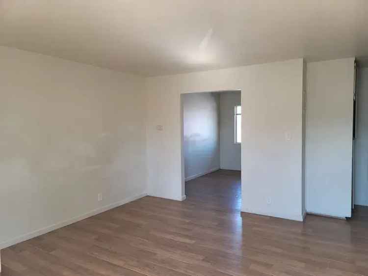 Rent Upstairs Apartment Unit with 2 Bedrooms and 1 Bathroom