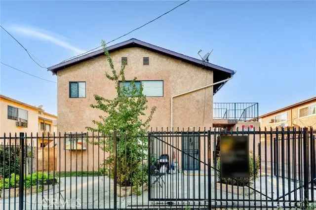 House For Sale in 6827, Radford Avenue, Los Angeles, California