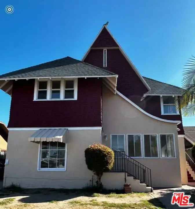 House For Sale in 3622, Arlington Avenue, Los Angeles, California