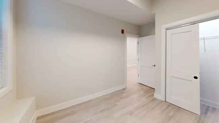 Rent Modern Apartment Unit in Theatre District with Private Washer and Dryer