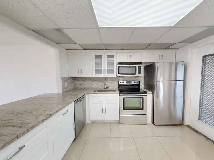 Rent Apartment Unit in Palm Aire with Lake Views and Resort Amenities