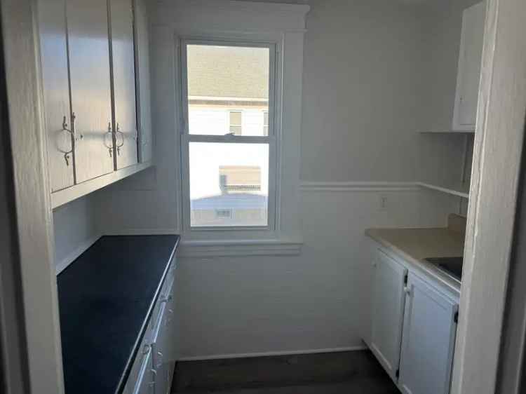 Rent Apartment Unit in Ansonia with 3 Bedrooms and Great Amenities