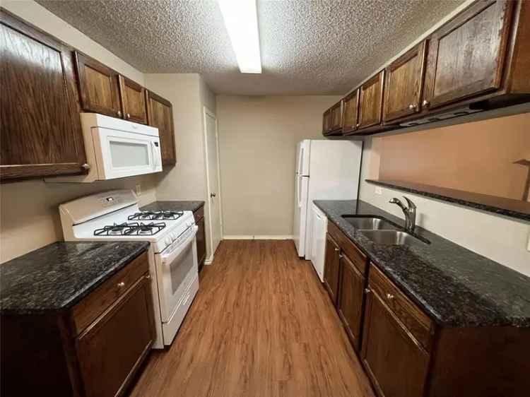 Rent duplex in Great South Austin with tenant options and upgrades