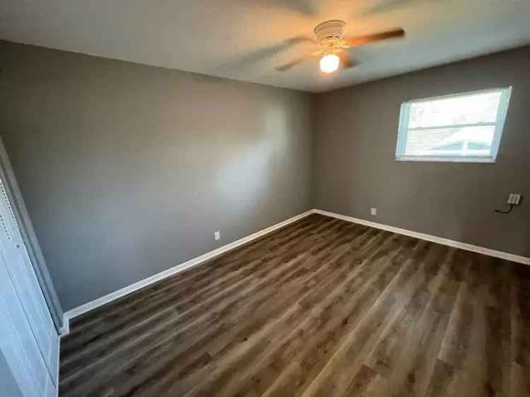 Rent Ground Floor Apartment Unit with 2 Bedrooms in Convenient Location