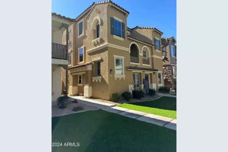 Buy Townhome in Downtown Gilbert with Community Pool and Modern Finishes