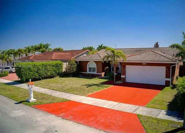 House For Sale in 14856, Southwest 174th Street, Florida