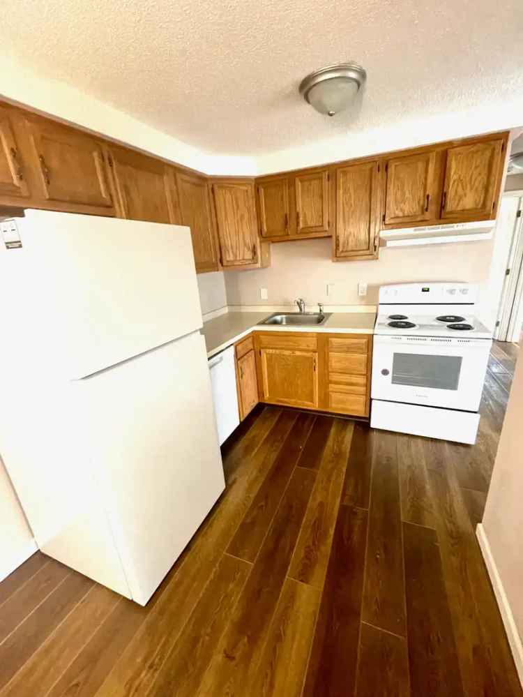 Rent Two Bedroom Apartment Oakwood with Amenities and Pet Policy