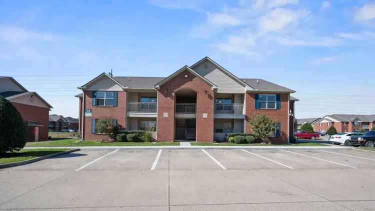 Rent Apartments at Chapel Ridge of Gallatin with Spacious Layouts and Amenities