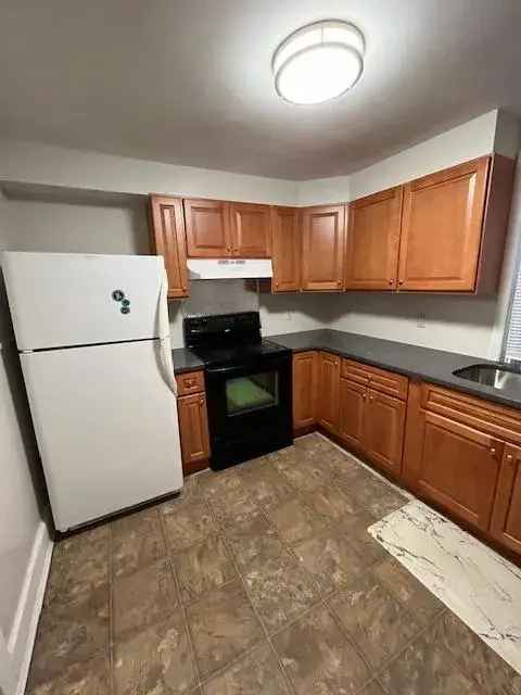 Rent Apartment Unit in Quiet Location with Two Bedrooms and Backyard