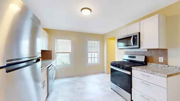 Apartment for Rent in Dorchester with 3 Bedrooms and Modern Amenities