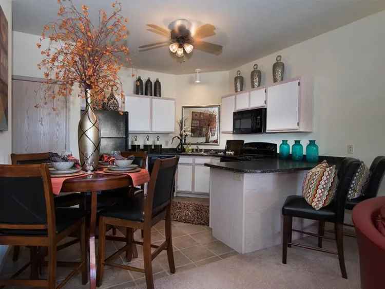 Rent Apartments near University of Oklahoma with Golf Course Access