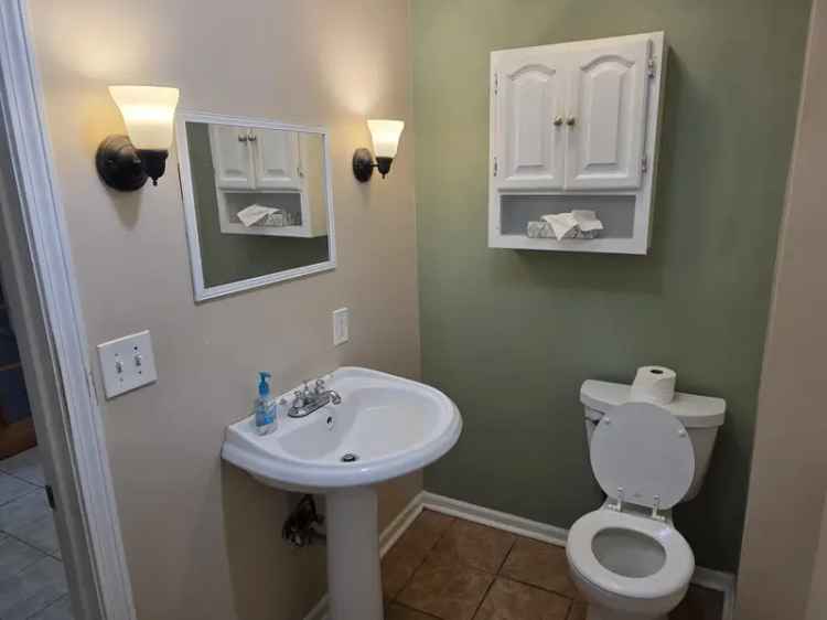 Rent 3 Bedroom Apartment in Waterbury with Great Amenities