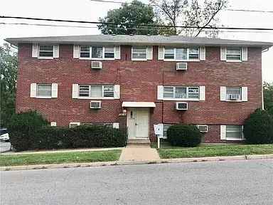 Rent 2 Bedroom Apartment in Rosedale Neighborhood with Modern Amenities