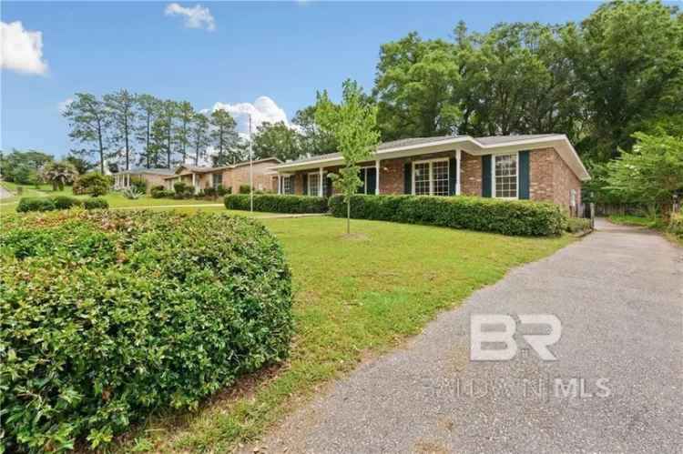 Buy House in Cottage Hill Area of Mobile with Spacious Living and Kitchen