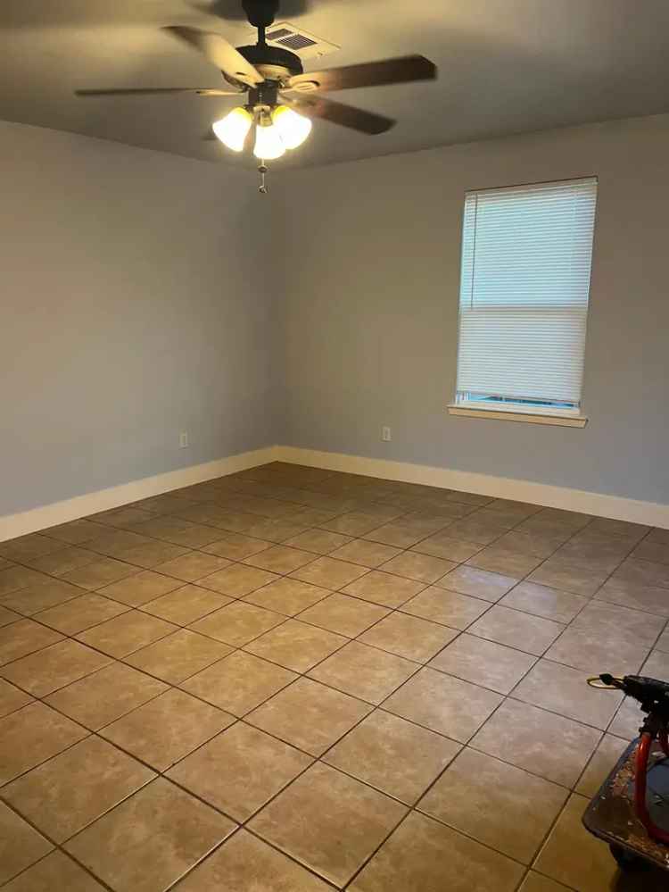 Rent Apartment Unit 1 Bedroom 1 Bathroom Conveniently Located