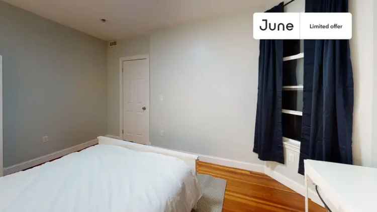 Rent Queen Bedroom in Brighton Apartment with Great Amenities