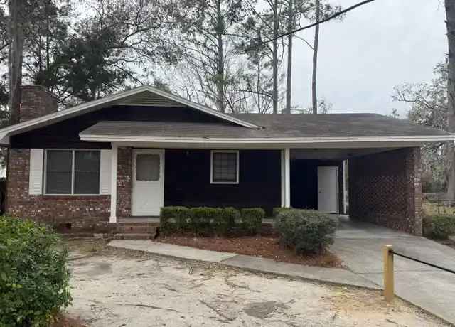 Cozy 3 Bedroom 2 Bathroom House for Rent in Valdosta GA with Fenced Yard