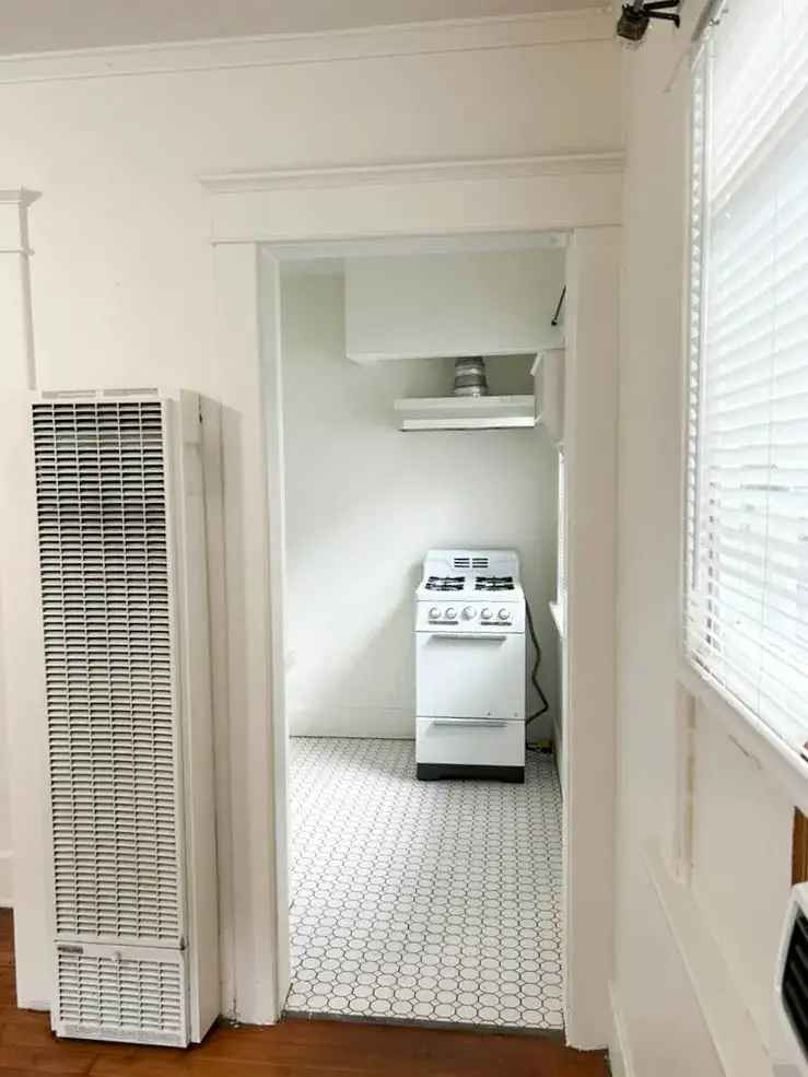 Rent Studio Apartment in Vibrant East Village Arts District