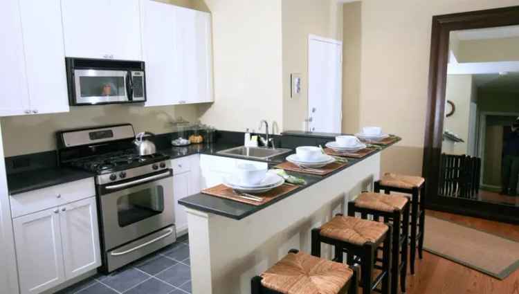 Luxury Apartment Rentals in Newark with Gourmet Kitchens and Great Views