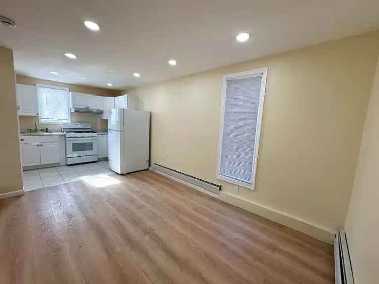 Rent 1 Bedroom Home Near Broad Ave with Modern Features