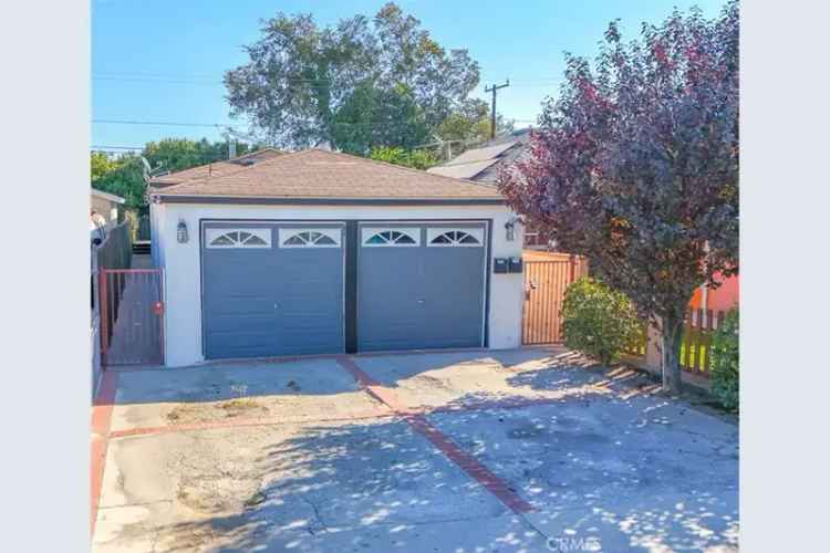 Duplex for sale in Long Beach CA with two charming units