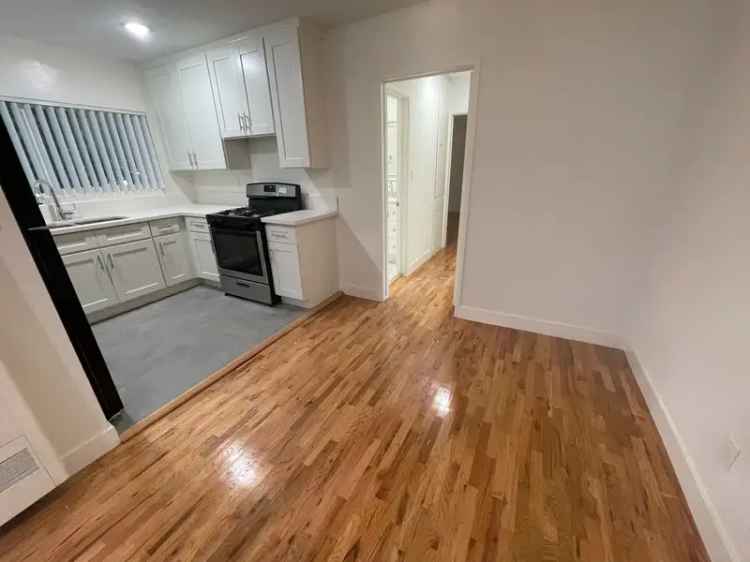 Rent Two Bedroom Apartment in West Hollywood with Parking and Utilities Included