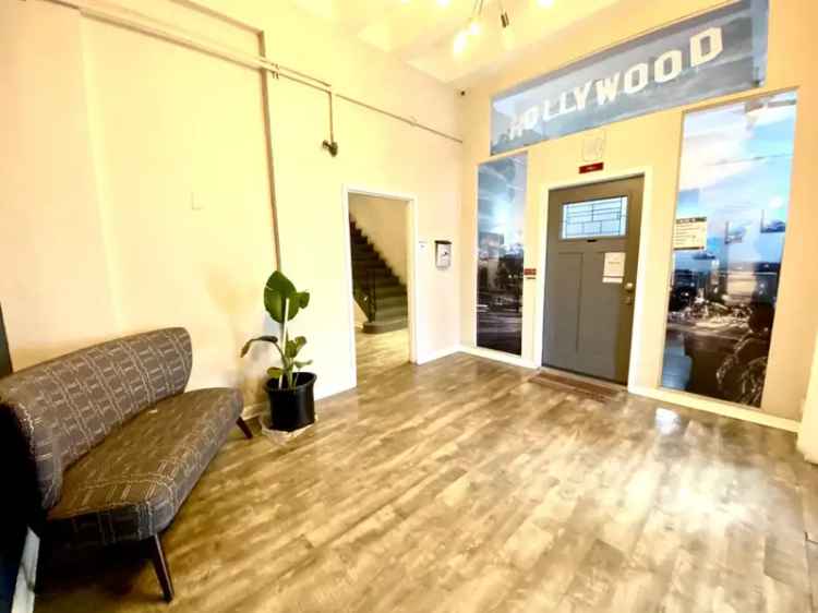 Rent Apartment Unit in Los Angeles with Renovated Features and Pet Friendly