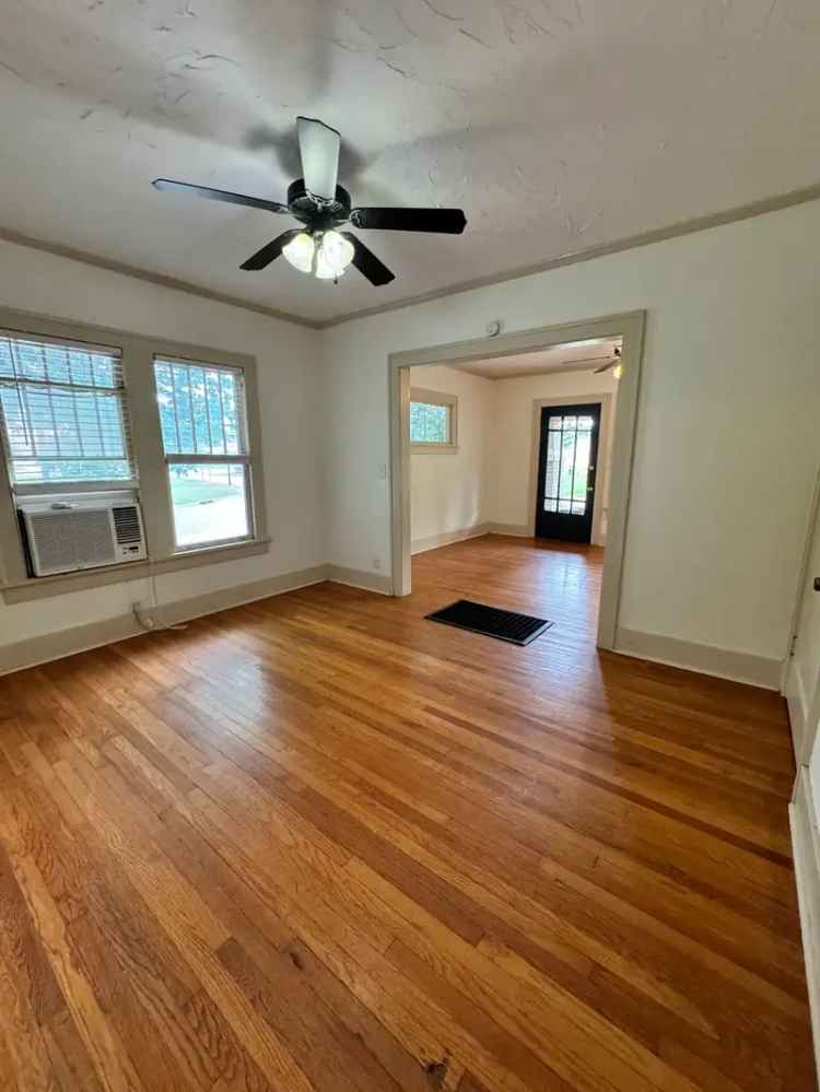 Rent Townhouse in Heritage Hills Mesta Park with Unique Features