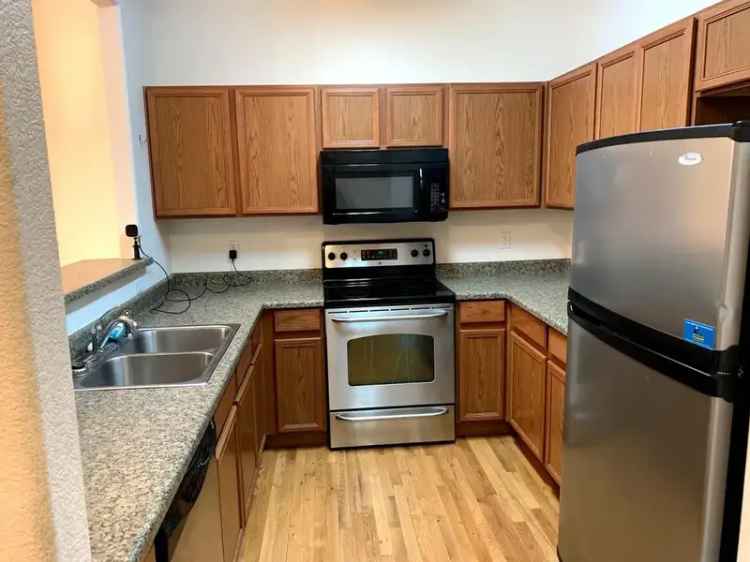 Rent Townhome in Sandy Springs with Modern Flooring and Great Features