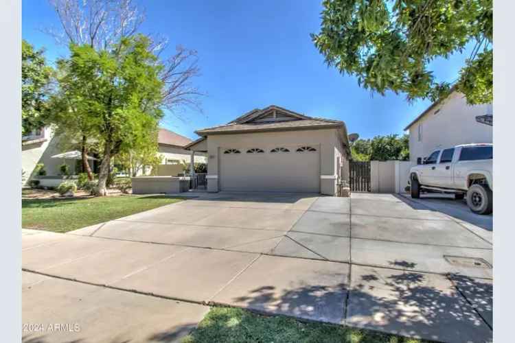 Buy House in Gilbert with Pool and Spa in Higley Groves Neighborhood