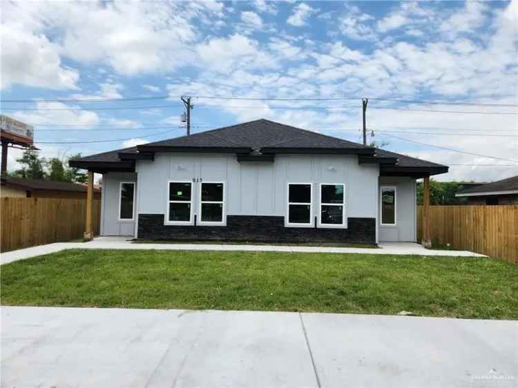 Buy Duplex in Alamo with Modern Design and Prime Investment Features