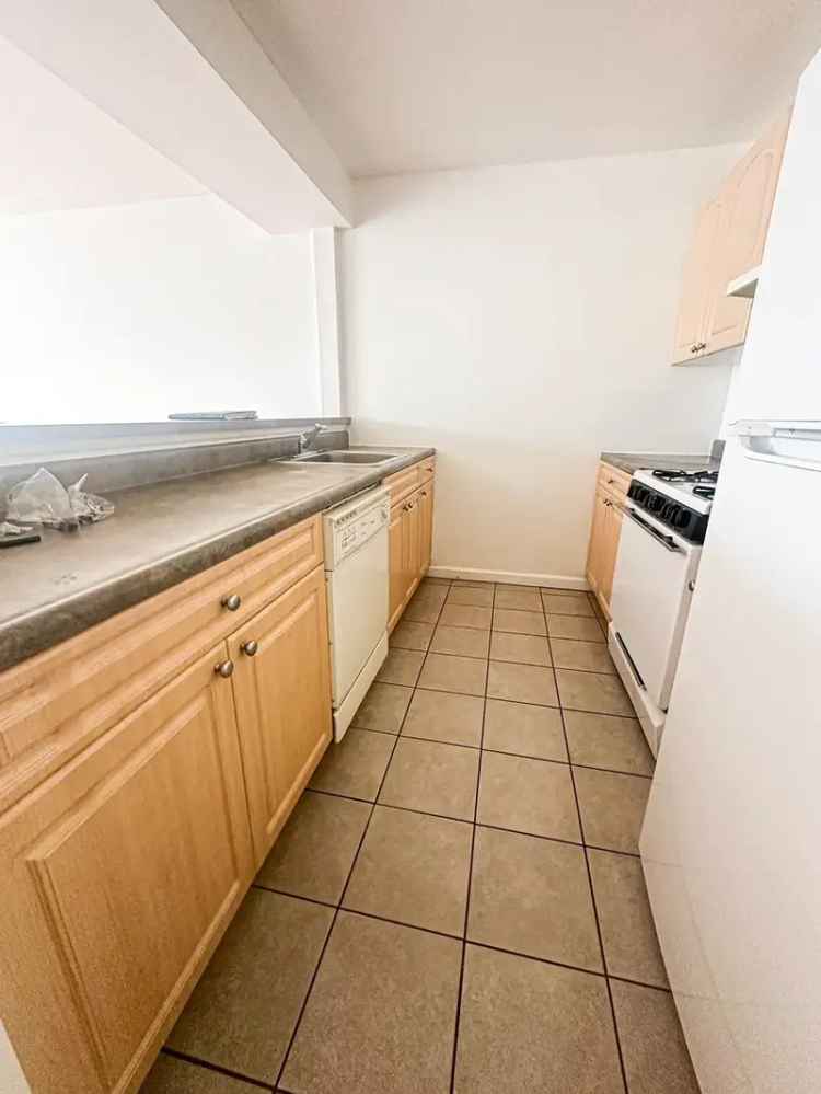 Rent Beautifully Renovated Apartment Unit with 3 Bedrooms in Prime Location