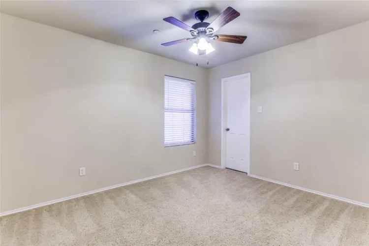 Spacious Townhome for Rent in a Great Location with Pool and Tennis Courts