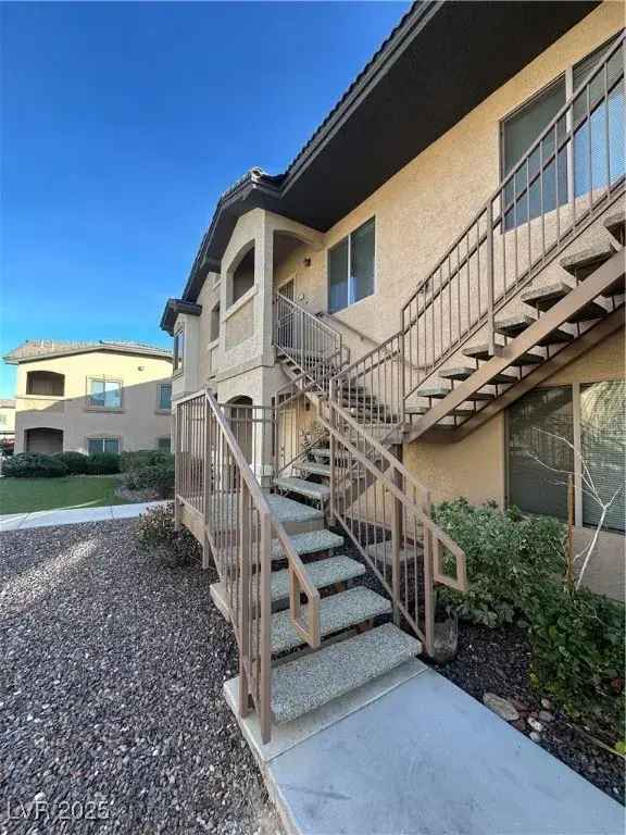 Condo for Rent in Convenient Location with 3 Bedrooms and Pool Access