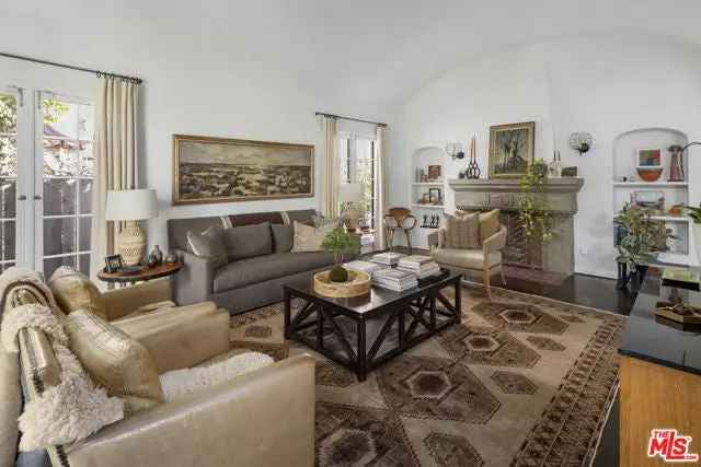 House For Sale in 108, North Crescent Heights Boulevard, Los Angeles, California