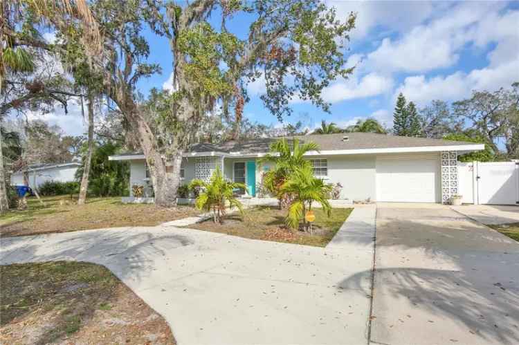 House For Sale in 1409, 2nd Avenue East, Bradenton, Florida