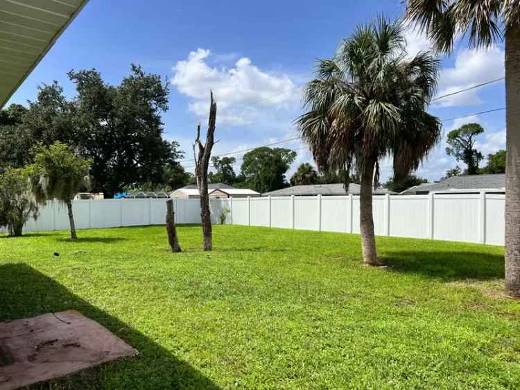 Rent Charming Home in Port Charlotte with 3 Bedrooms and 2 Bathrooms