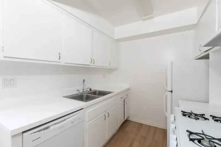 Rent Apartments at Wilshire Harvard Regency in a Prestigious Location