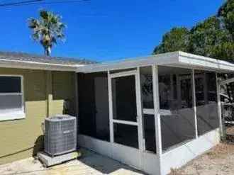 Rent Beachside Apartment Unit 2 Bedrooms Near Ocean and Amenities