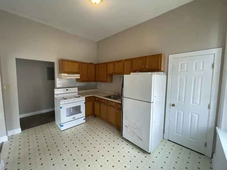 Rent 2 Bedroom Apartment in Columbia with Gas Heating and Appliances