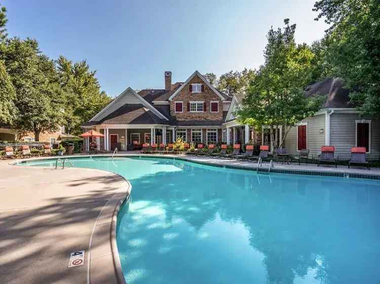 Rent Luxury Apartments in Charlotte with Resort-Style Amenities