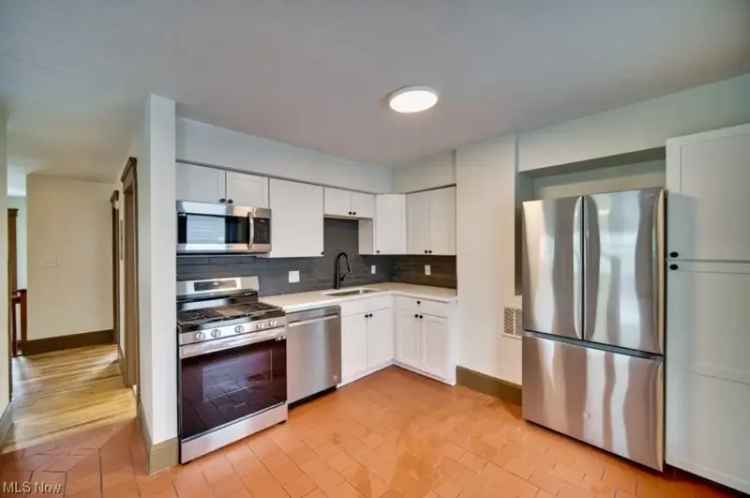 Rent 3 Bedroom Apartment in Northwest Lakewood with Great Features