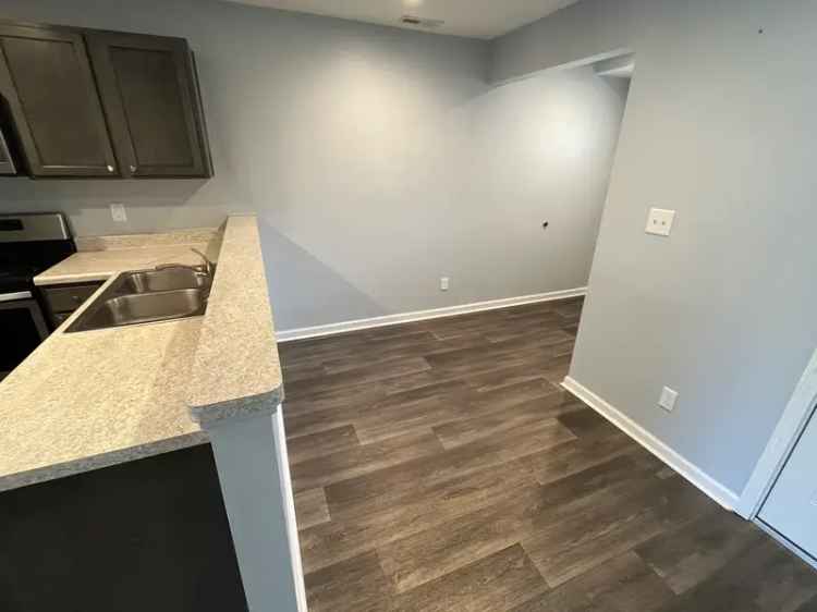 Rent Two Bedroom Apartment in Columbus with Garage and Modern Features