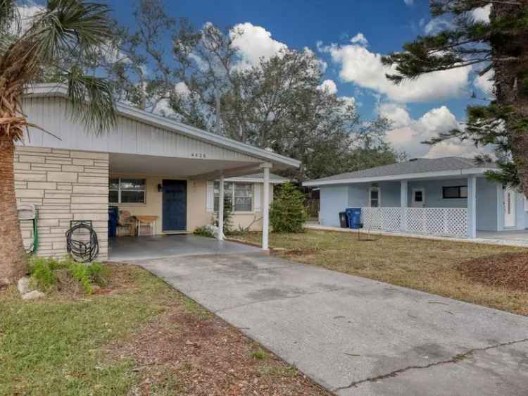 House For Sale in Bradenton, Florida