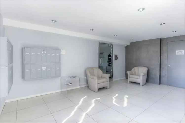 Rent 2 Bedroom Apartment in Beverly Hills with Modern Amenities