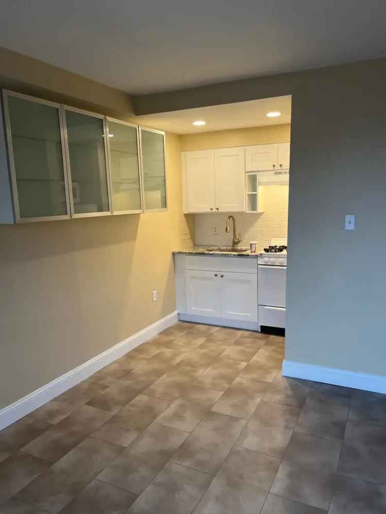 Rent Apartment Unit in Center City Philly with City Views and Amenities