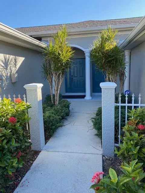 Rent Duplex Condo with Water View and Community Pool in East Naples