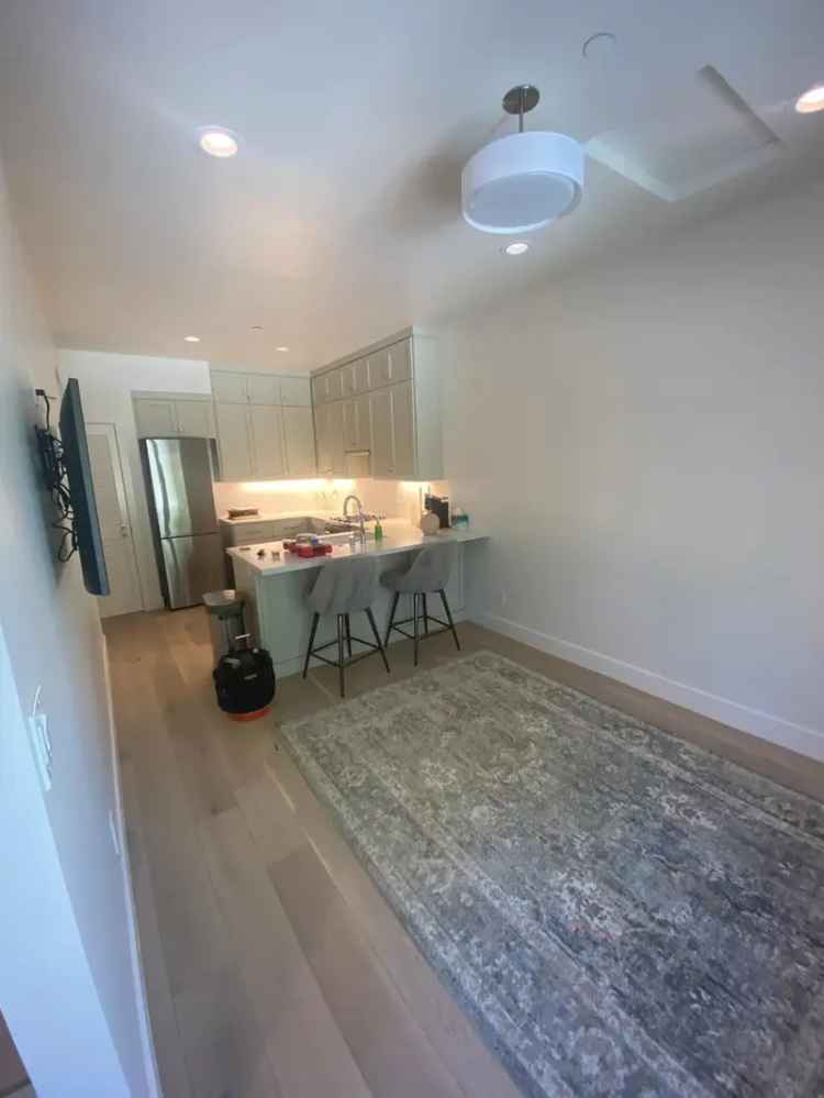 Rent Apartment Unit in Boulevard Park Near Food Bars and Shops