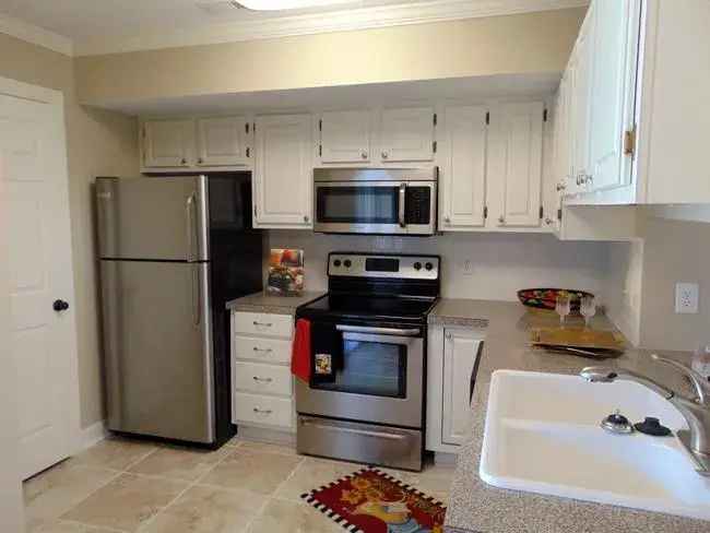 Rent Spacious 2 Bedroom Townhomes Near Shopping and Schools