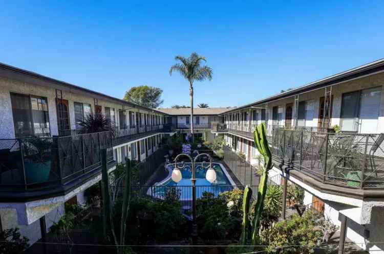 Rent Apartment in Costa Mesa with Pool and Barbecue Kitchen